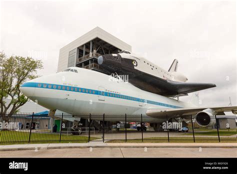 The Space Shuttle "Independence" mounted on a Boeing 747;Johnson Space Center, NASA, Houston ...