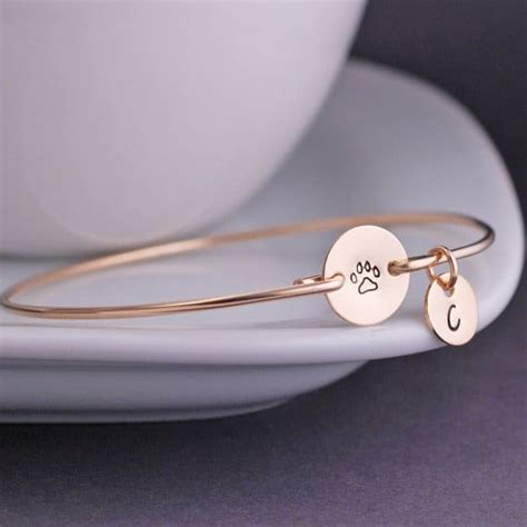 9 Touching Pieces of Pet Memorial Jewelry