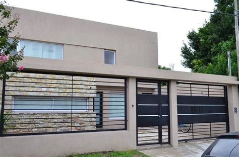 ArquitecturaSimple.com | Fachada de casas bonitas, Verjas para casas, Rejas para casas modernas