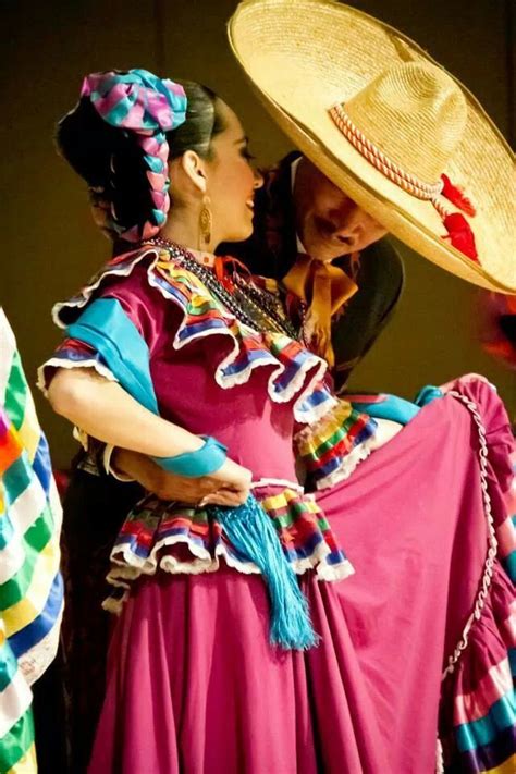 Mexican Folkdancing | Mexican costume, Mexican outfit, Traditional mexican dress