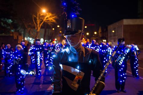 9News Parade of Lights thrills large crowds in downtown Denver on mild ...