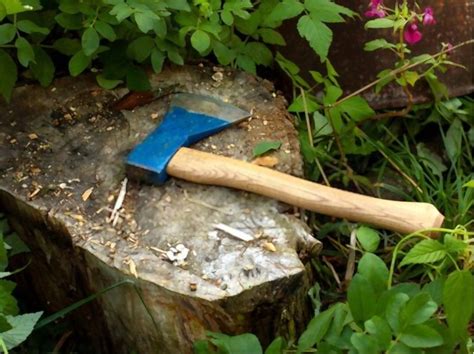 How To Split Wood With An Axe?