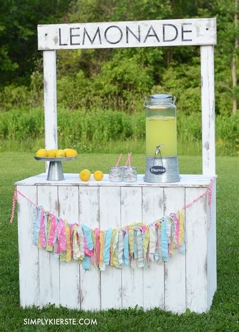 Vintage lemonade stand with reversible chalkboard sign | Cute DIY ...