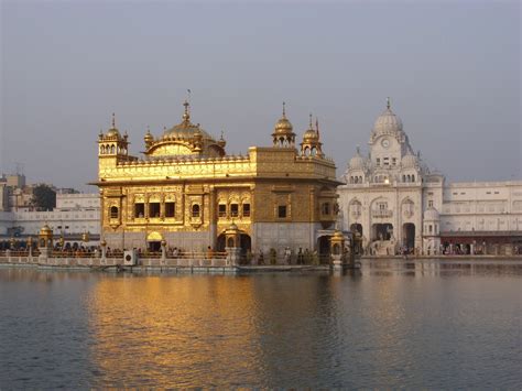 Harmandir Sahib: HD Wallpaper of Amritsar's Golden Temple