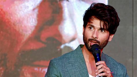 Shahid was ‘destroyed’ when pictures of his kiss with Kareena leaked in ...