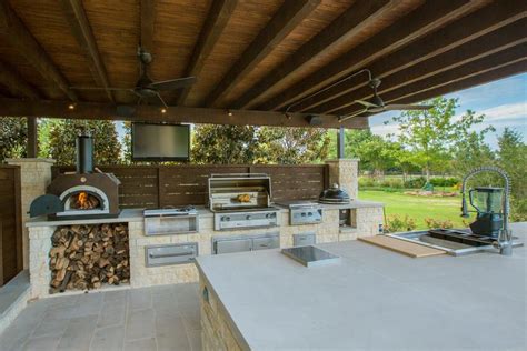 Pool Entertainment Area With Gourmet Kitchen and Pizza Oven | Aquaterra ...