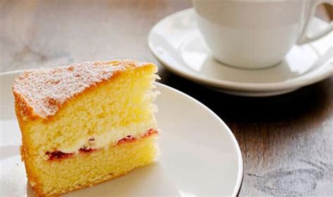 Mary Berry’s ‘fabulous’ Victoria sponge cake recipe is ready in just 30 minutes | Express.co.uk