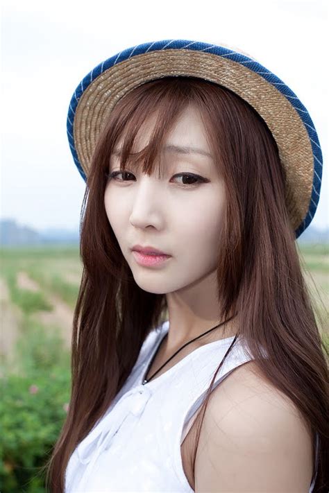 Lee Yu Eun - Outdoors Photoshoot | Korean Models Photos Gallery