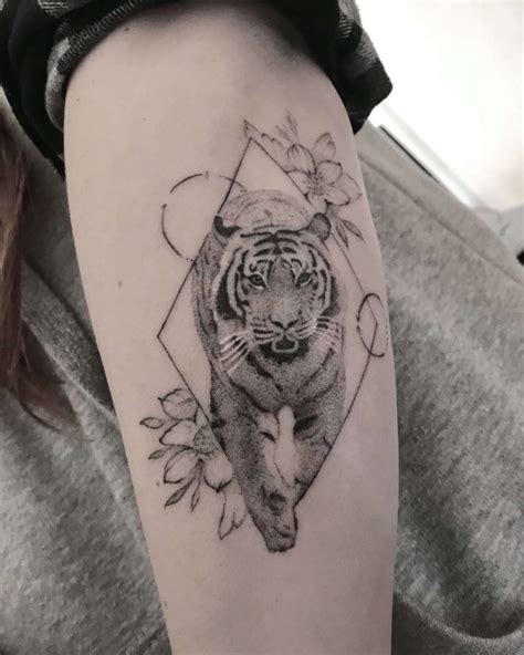 12+ Best Geometric Tiger Tattoo Designs and Ideas | PetPress in 2020 | Geometric tiger tattoo ...