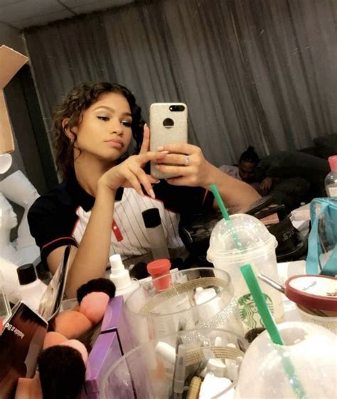 #zendaya | Zendaya, Personal photo, Mirror selfie