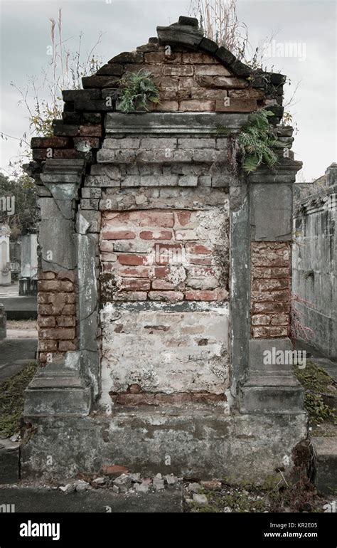 Lafayette Cemetery tomb in the New Orleans Garden District Stock Photo ...