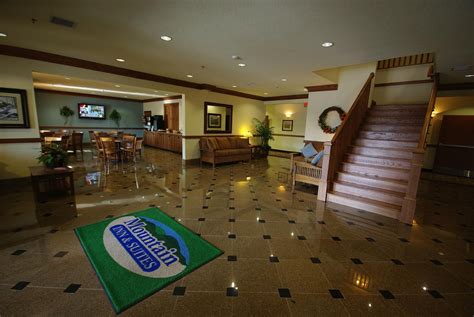 MOUNTAIN INN & SUITES AIRPORT - Updated 2024 Prices & Hotel Reviews (Hendersonville, NC)