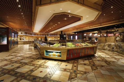 Luxor Rewards Guide: Free Rooms & Food At Luxor Las Vegas