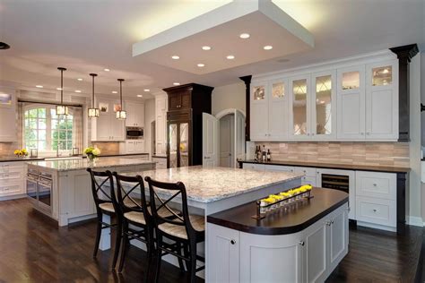 Multi-Functional Transitional Hinsdale Kitchen by Drury Design