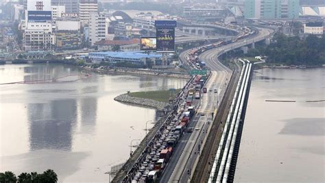 Heavy outbound traffic at Woodlands, Tuas checkpoints - TODAY