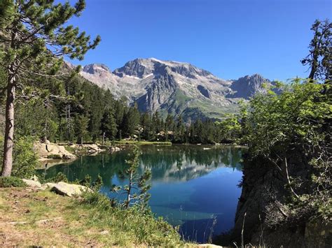 5 beautiful mountain lakes in the Pyrenees