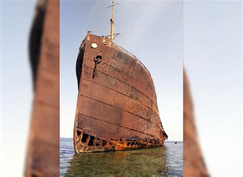 27 Shipwrecks From Around The World That Are Almost Too Creepy To Look ...