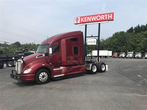 2017 Kenworth T680 Sleeper Semi Truck - 76" Raised Roof Sleeper, Paccar ...