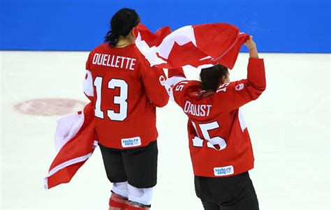 Canada wins gold in women’s hockey, beating USA in overtime | Globalnews.ca