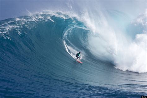 Stunning Visuals Of Surfers Owning Hawaii's Most Dangerous Wave | HuffPost