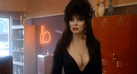 ELVIRA MISTRESS OF THE DARK (1988) Reviews and overview - MOVIES and MANIA