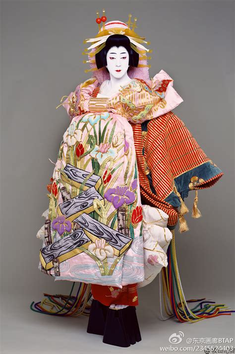 arelativenewcomer:Costumes of high-ranking courtesans, oiran, are among the most spectacular in ...