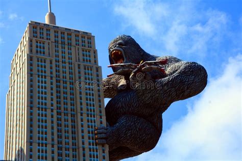 Giant King Kong on Empire State Building in Hollywood Wax Museum Entertainment Center Editorial ...