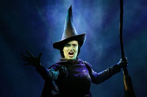 Idina Menzel Doesn't Think She Can Star in 'Wicked' Movie