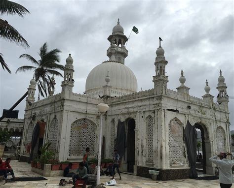 Haji Ali Dargah Mumbai, History, Timings, Importance, Photos