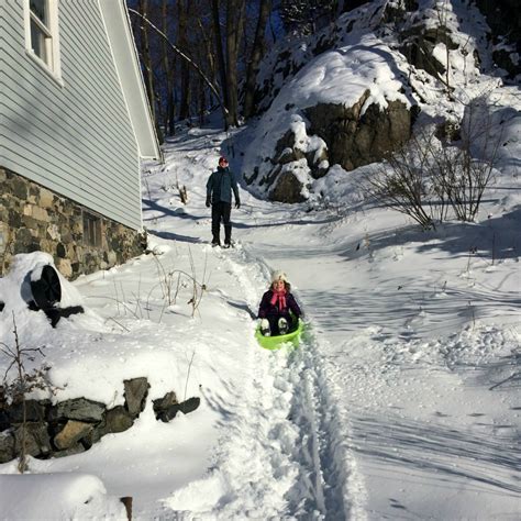 Winter: sledding and snowmen | mumturnedmom