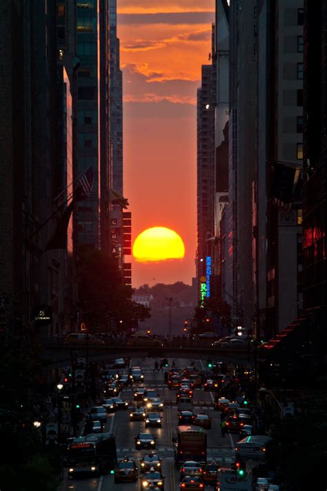 Manhattanhenge 2012 | Sunset, Beautiful sunset, Gorgeous sunset