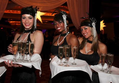 Casino cocktail servers settle lawsuit over skimpy uniforms | CTV News