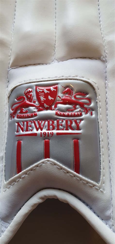 Newbery Cricket pads - Sports shop | Jays Health & Fitness UK