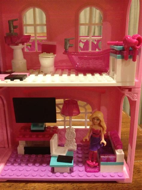 Mega Bloks Barbie Luxury Mansion and Pool Party Review