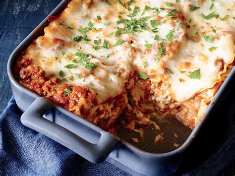 Classic Lasagna with Meat Sauce Recipe