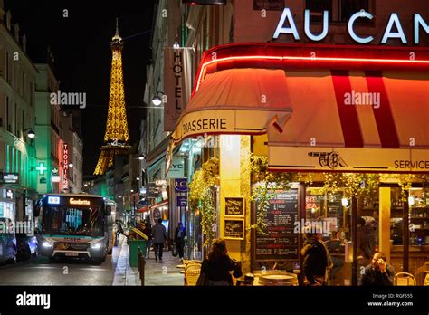 Paris cafe eiffel tower hi-res stock photography and images - Alamy