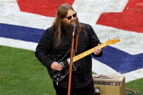 Chris Stapleton’s Super Bowl 2023 National Anthem Outfit Features Dark ...