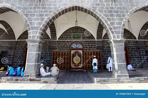 Abu Bakr Mosque in Medina, the Mosque is in the Center of the City ...