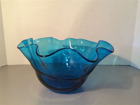 Vintage Large Centerpiece Blue Wave Bowl Art Glass | Large centerpiece, Vintage large, Bowl