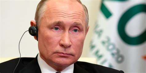 Kremlin: Putin Won't Take Russian COVID-19 Vaccine Until Approved ...