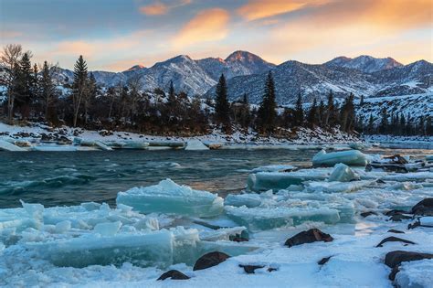 Winter journey to the Altai mountains