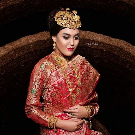 Newari traditional dress | Bride hair jewelry, Bridal grooming, Dress ...