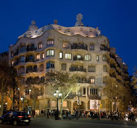 File:Casa Milà - Barcelona, Spain - Jan 2007.jpg - Wikipedia, the free encyclopedia