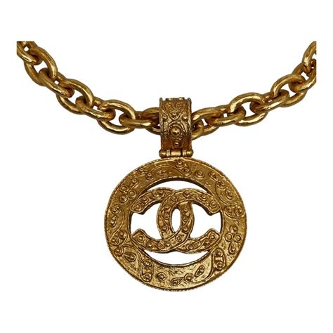 CC Logo Round Pendant Necklace - AirRobe