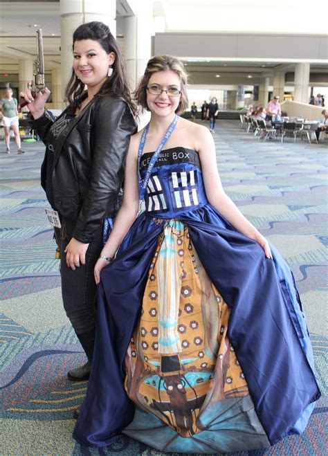 36 Delightfully Geeky Cosplays From LeakyCon | Doctor who cosplay, Doctor who outfits, Tardis dress