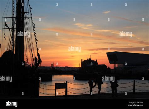 Liverpool sunset hi-res stock photography and images - Alamy