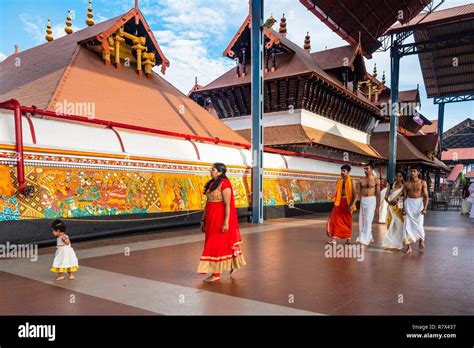 Sri krishna temple guruvayur hi-res stock photography and images - Alamy