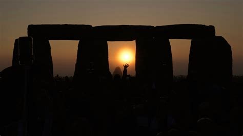 Stonehenge Welcomes 8,000 for Summer Solstice