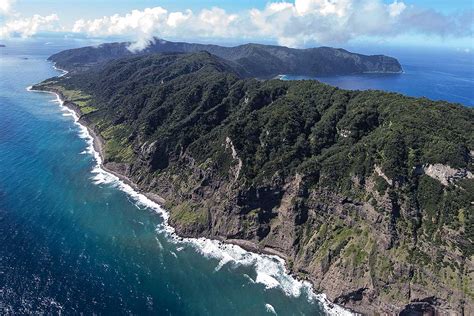 Students and teachers on science voyage to Kermadec Islands - Massey ...