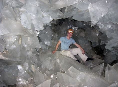 🔥 Quartz crystal cave found in an abandoned silver mine in Spain : r ...